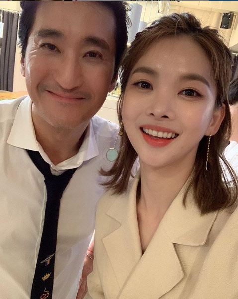 사진: 안다르 인스타그램. '물오른 식탁' 출연 후 MC 신현준과 함께 사진 찍은 안다르 신애련 대표